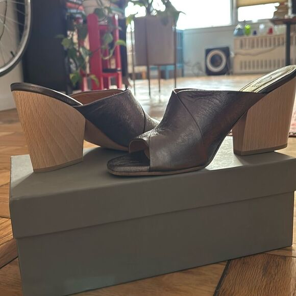 ✨NIB✨COCLICO Slip-on Sandal Heels Silver Leather Made in Spain Size EU 40/US 9 - Picture 7 of 15